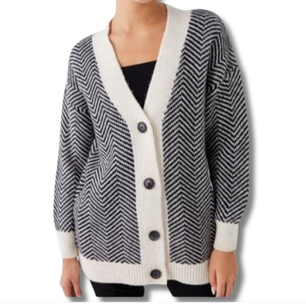 Witty Fox Black and White Knit Sweater